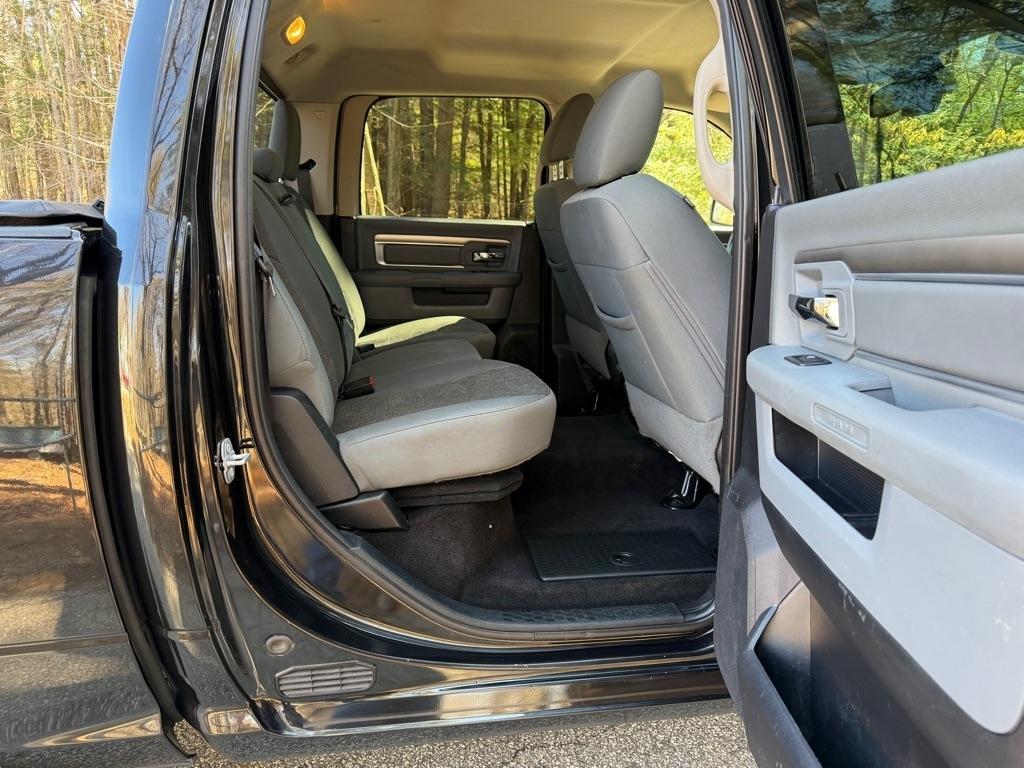 RAM 1500 SLT Crew Cab SWB 4WD 2017