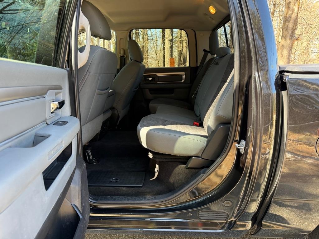 RAM 1500 SLT Crew Cab SWB 4WD 2017