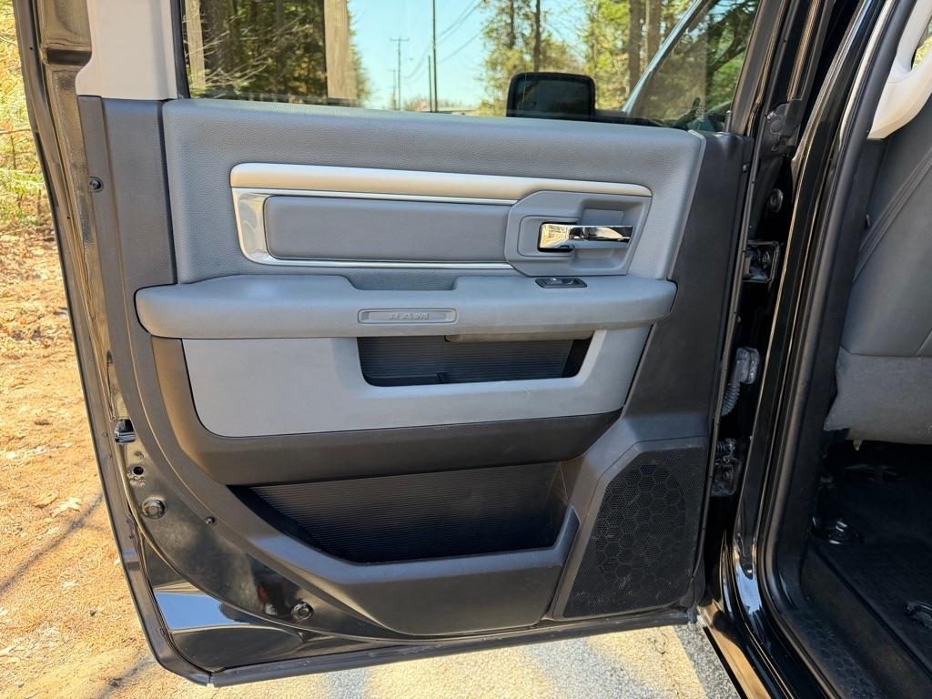 RAM 1500 SLT Crew Cab SWB 4WD 2017