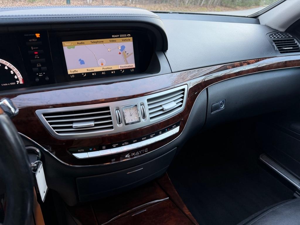 Mercedes-Benz S-Class S550 4-MATIC 2012