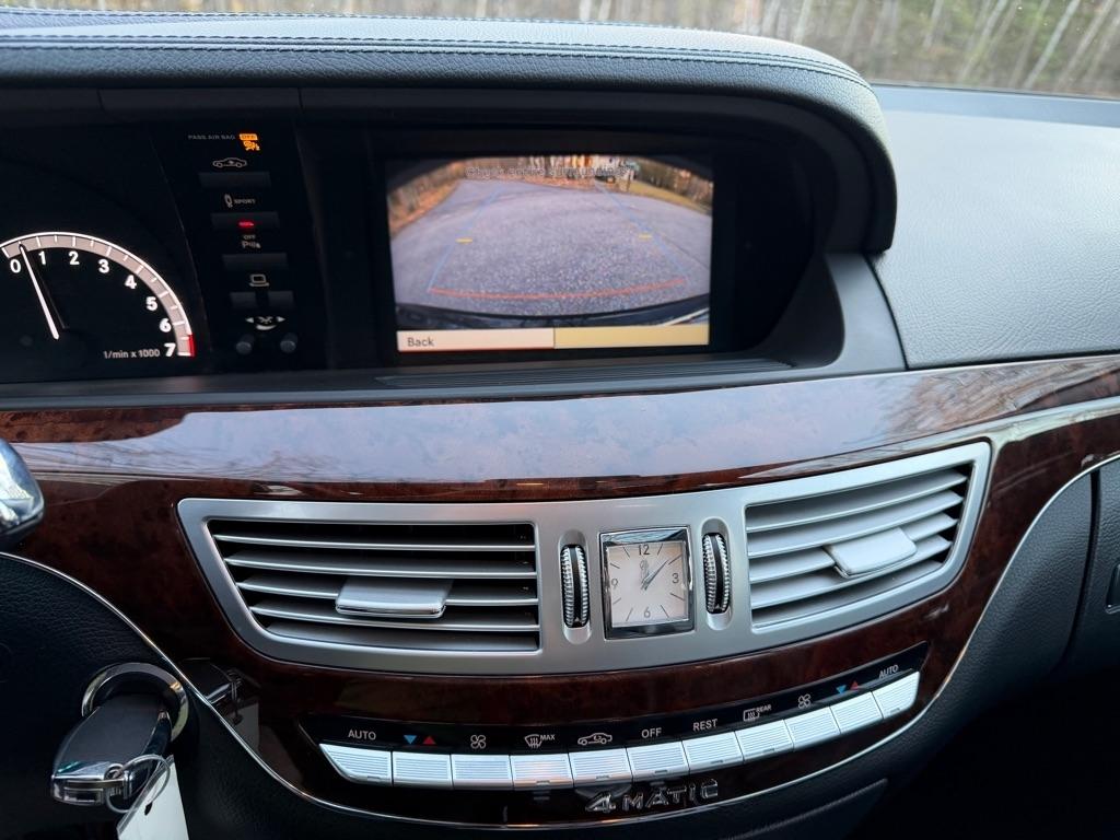 Mercedes-Benz S-Class S550 4-MATIC 2012