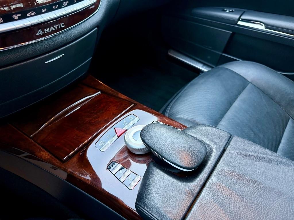 Mercedes-Benz S-Class S550 4-MATIC 2012