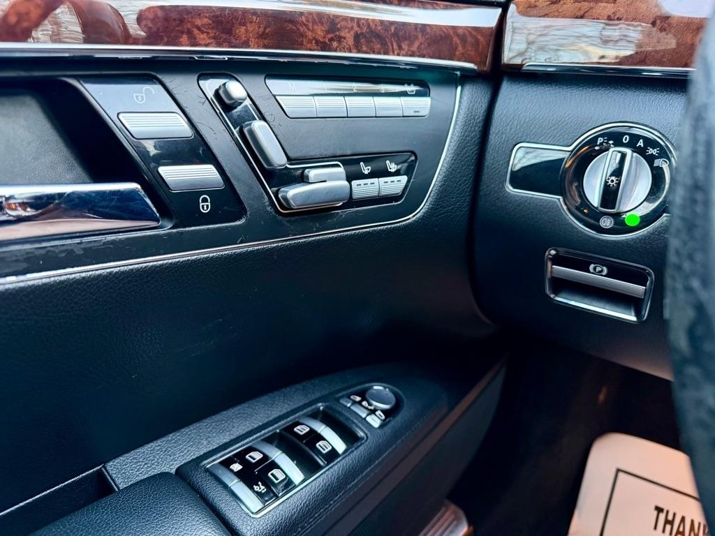Mercedes-Benz S-Class S550 4-MATIC 2012
