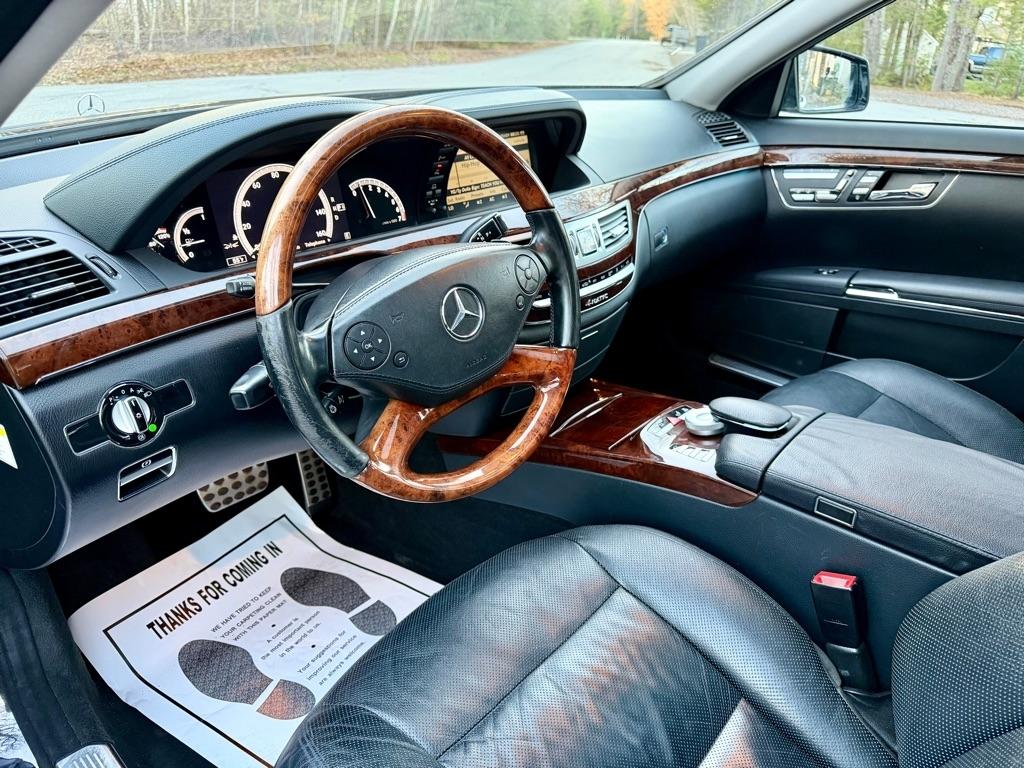 Mercedes-Benz S-Class S550 4-MATIC 2012