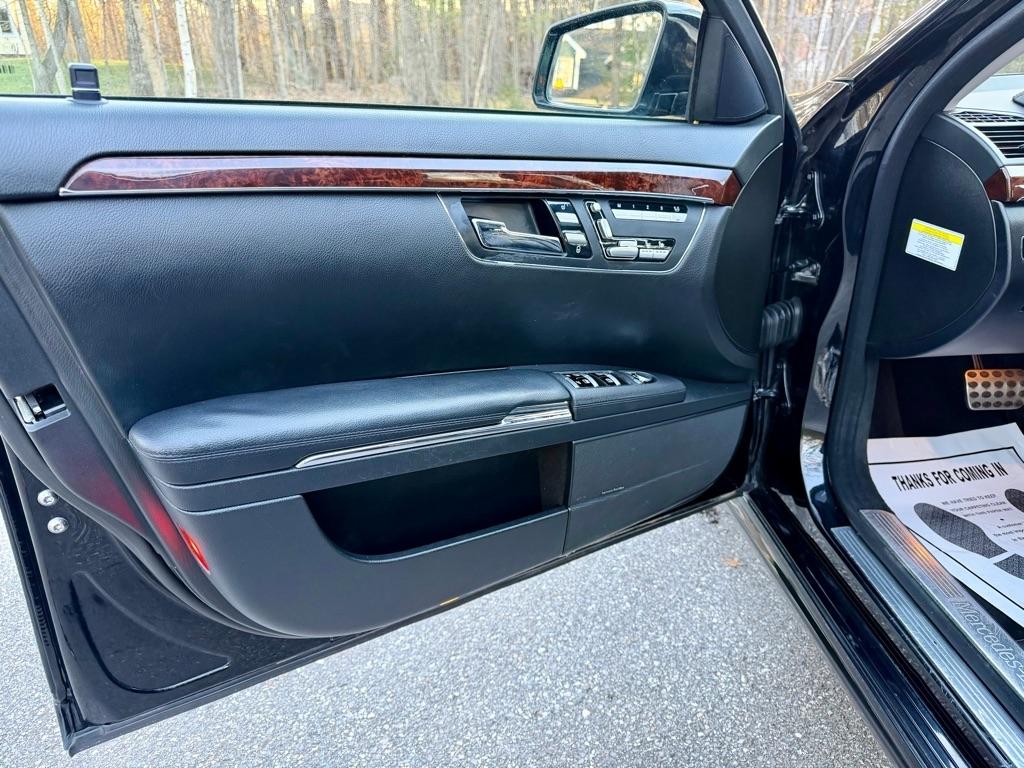 Mercedes-Benz S-Class S550 4-MATIC 2012