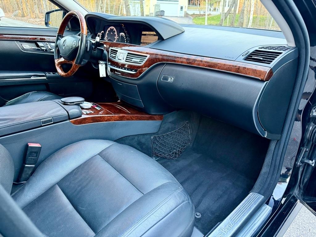 Mercedes-Benz S-Class S550 4-MATIC 2012