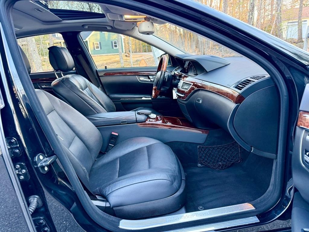 Mercedes-Benz S-Class S550 4-MATIC 2012