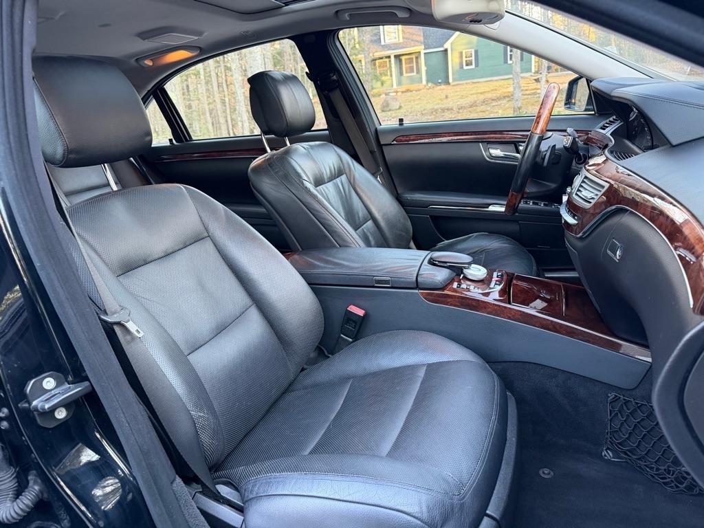 Mercedes-Benz S-Class S550 4-MATIC 2012
