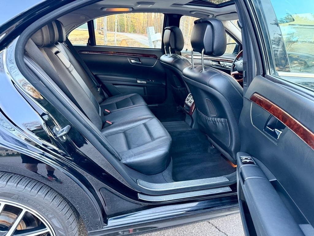 Mercedes-Benz S-Class S550 4-MATIC 2012
