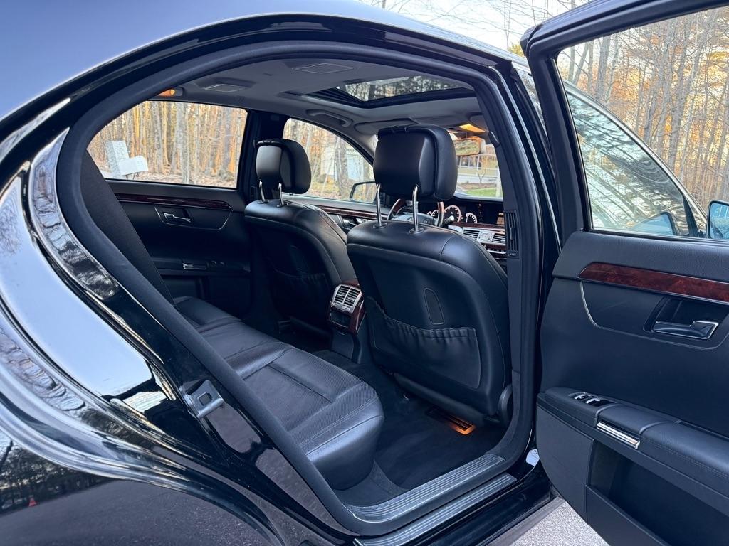 Mercedes-Benz S-Class S550 4-MATIC 2012