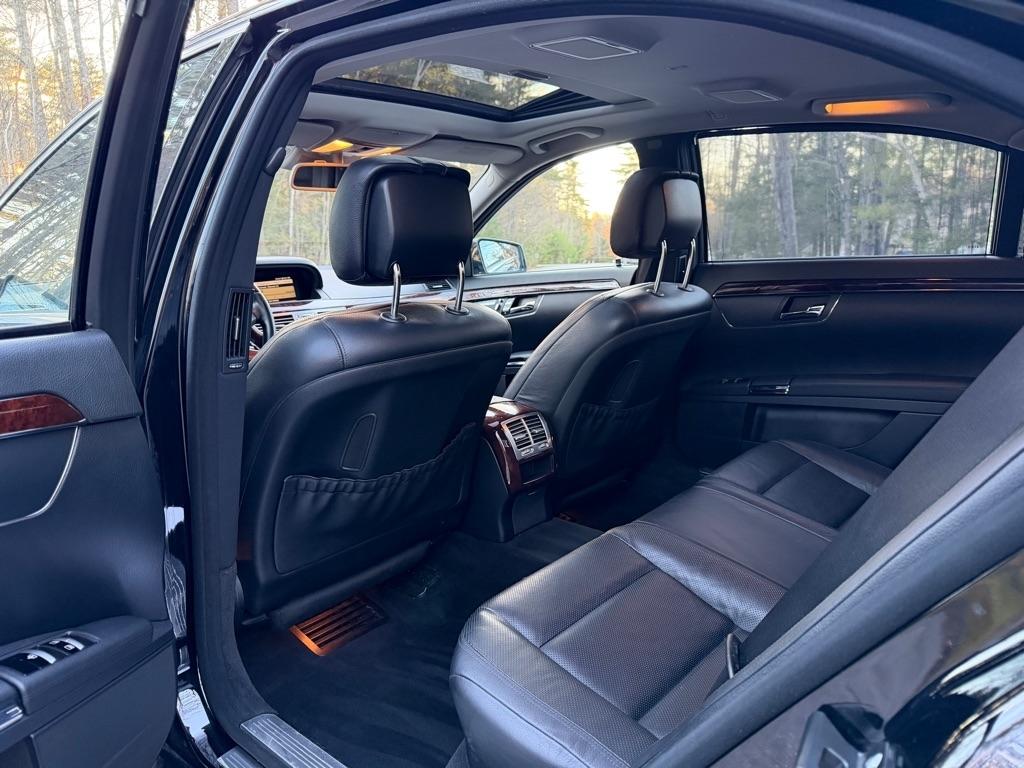 Mercedes-Benz S-Class S550 4-MATIC 2012