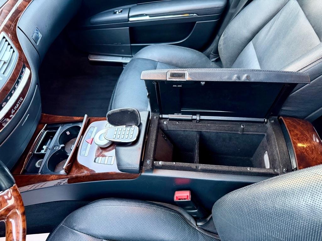 Mercedes-Benz S-Class S550 4-MATIC 2012
