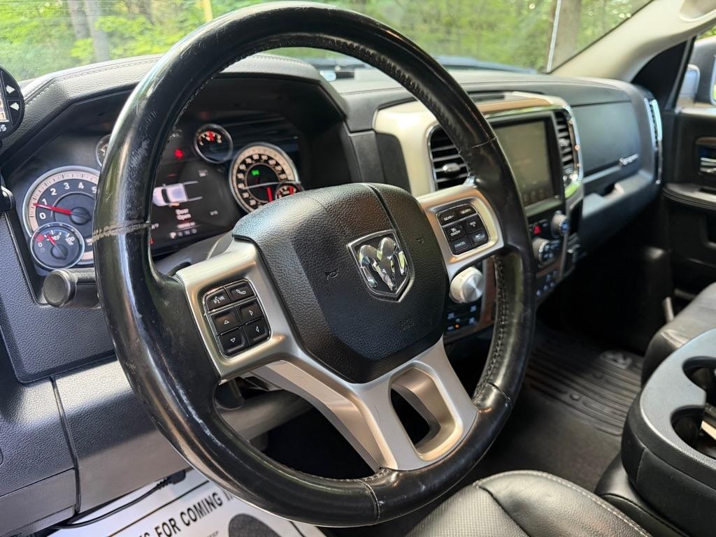 RAM 1500 Laramie Quad Cab 4WD 2016