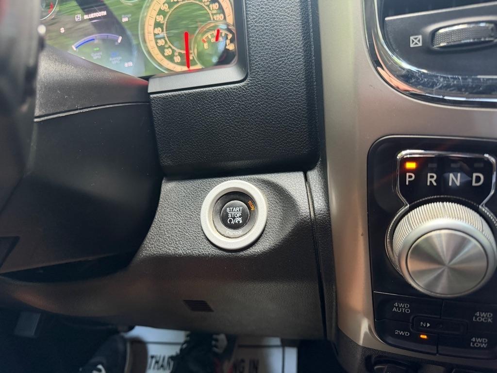 RAM 1500 Laramie Quad Cab 4WD 2016
