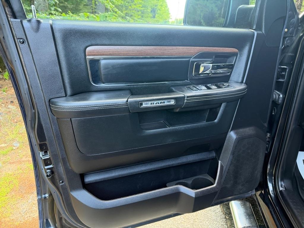 RAM 1500 Laramie Quad Cab 4WD 2016