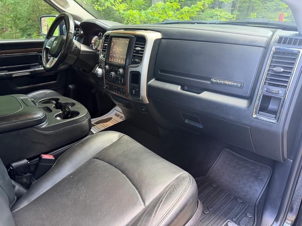 RAM 1500 Laramie Quad Cab 4WD 2016