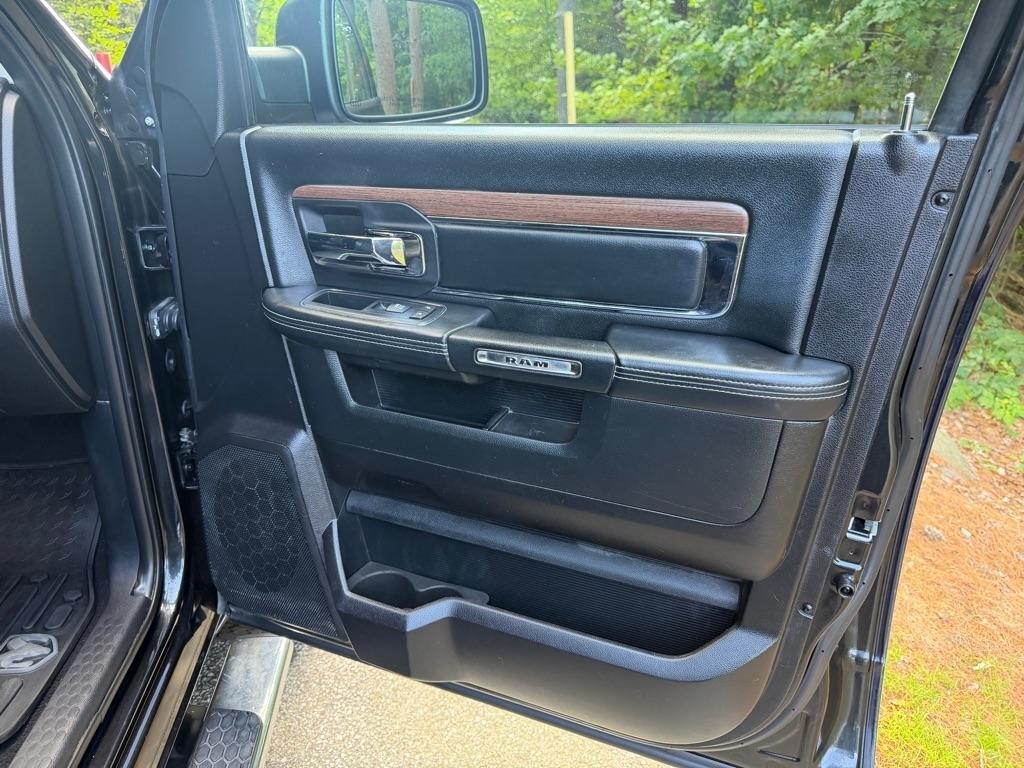 RAM 1500 Laramie Quad Cab 4WD 2016