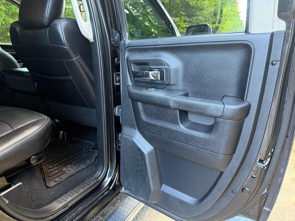 RAM 1500 Laramie Quad Cab 4WD 2016