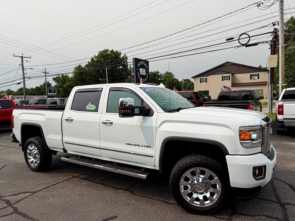 GMC Sierra 2500HD Denali Crew Cab 4WD 2017