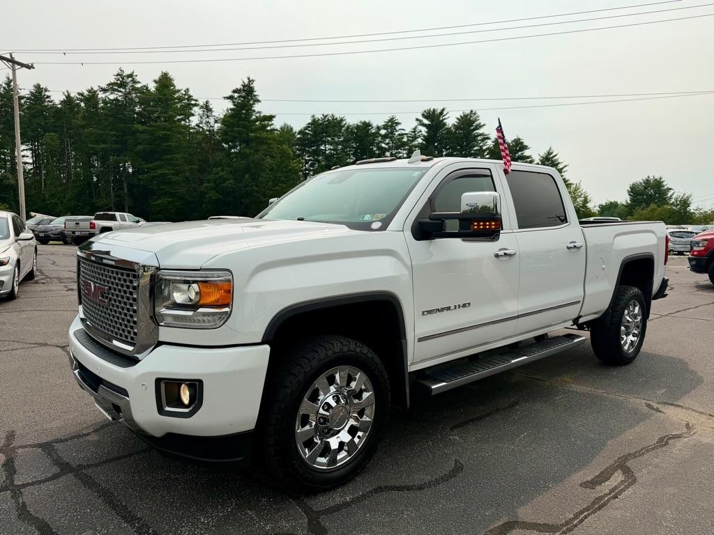 GMC Sierra 2500HD Denali Crew Cab 4WD 2017