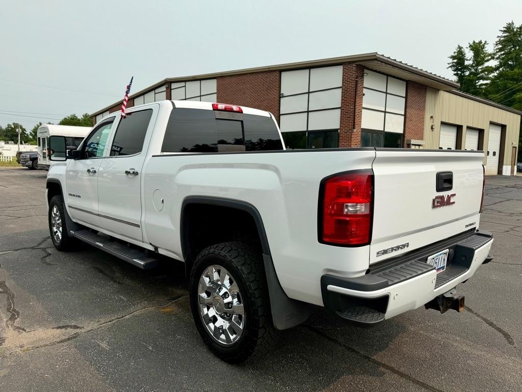 GMC Sierra 2500HD Denali Crew Cab 4WD 2017