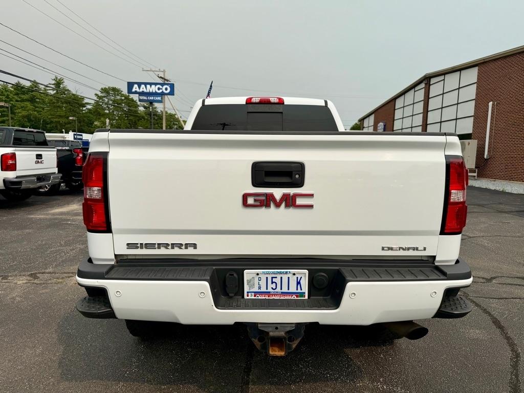GMC Sierra 2500HD Denali Crew Cab 4WD 2017