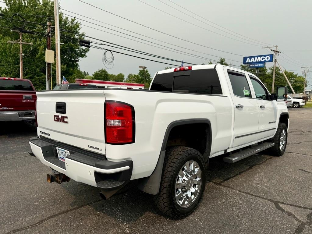 GMC Sierra 2500HD Denali Crew Cab 4WD 2017