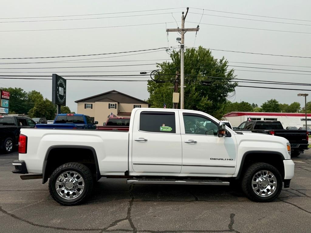 GMC Sierra 2500HD Denali Crew Cab 4WD 2017