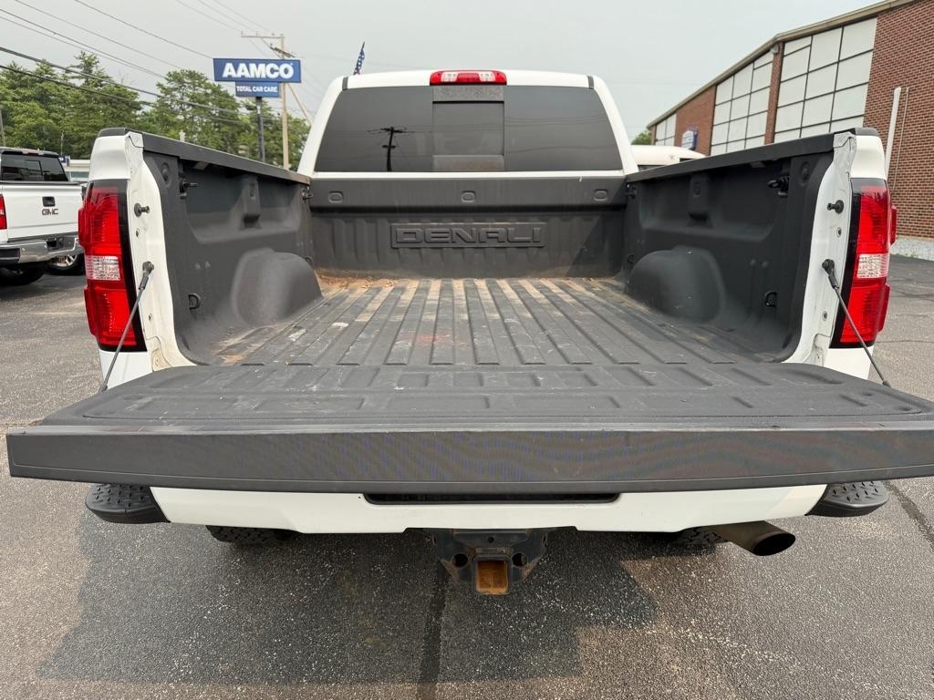 GMC Sierra 2500HD Denali Crew Cab 4WD 2017