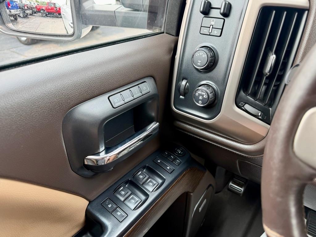 GMC Sierra 2500HD Denali Crew Cab 4WD 2017