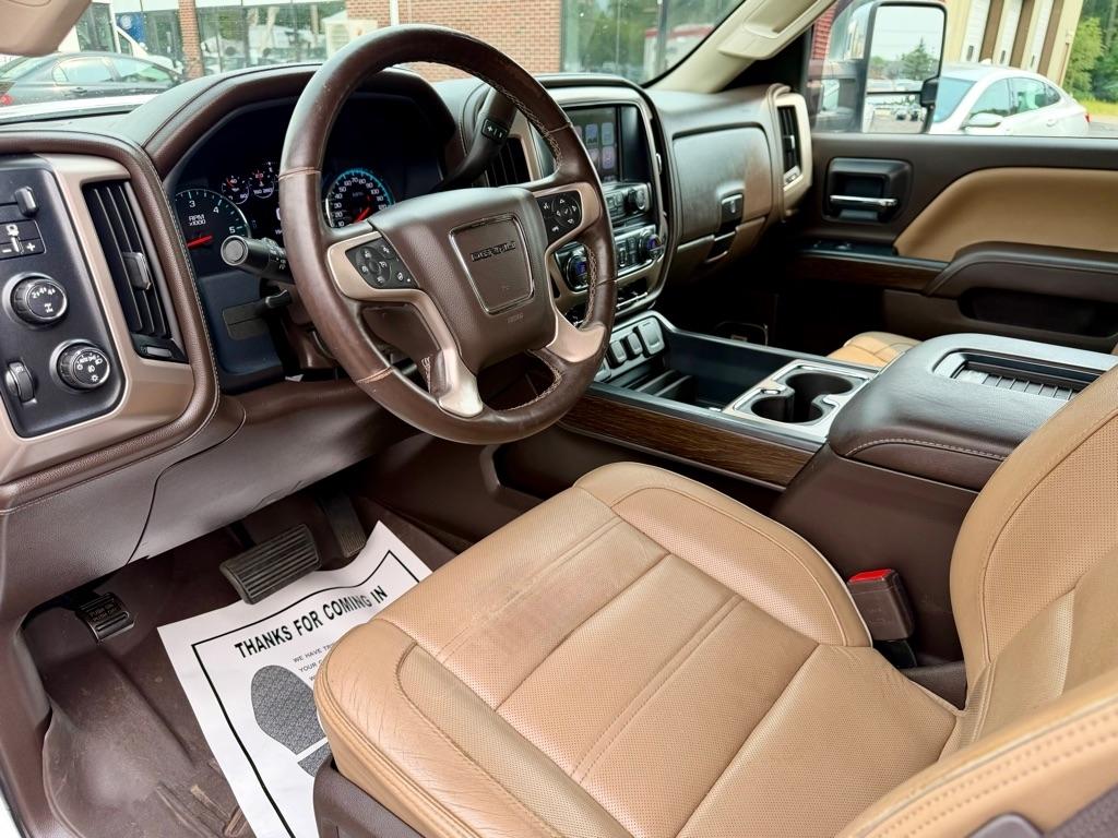 GMC Sierra 2500HD Denali Crew Cab 4WD 2017