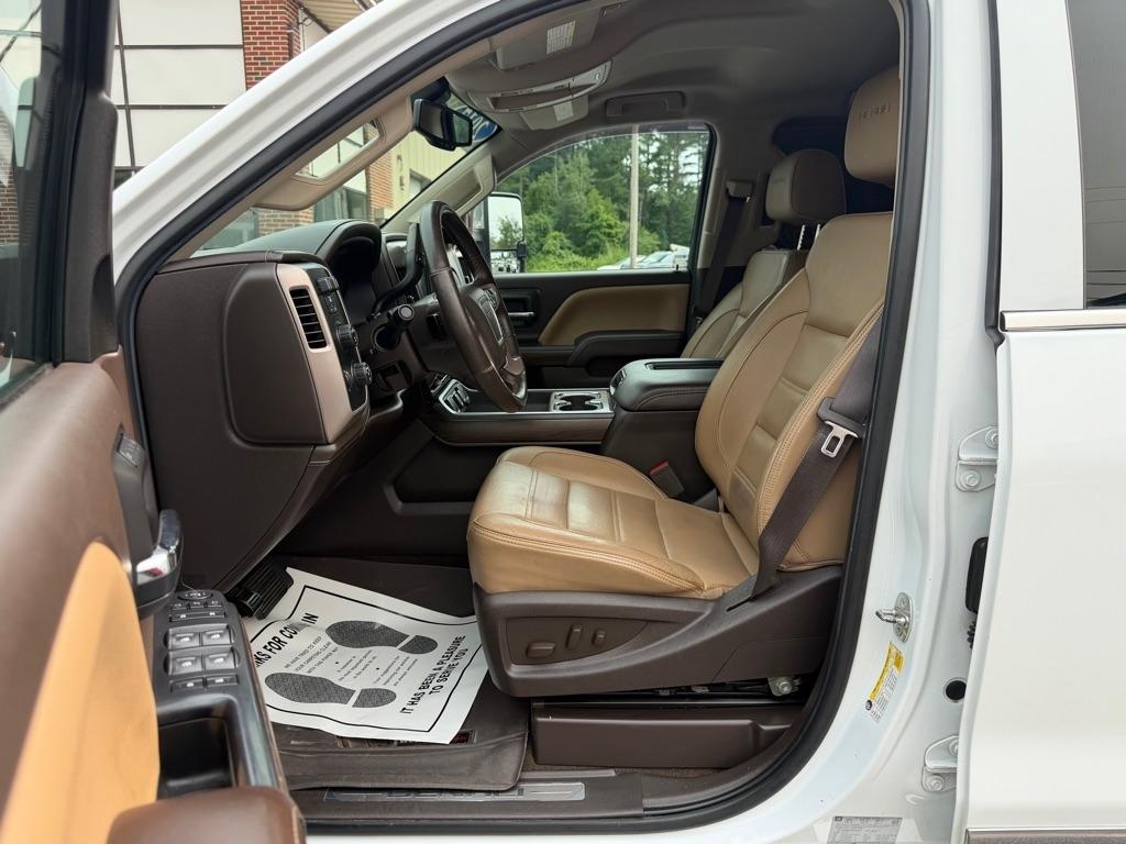 GMC Sierra 2500HD Denali Crew Cab 4WD 2017