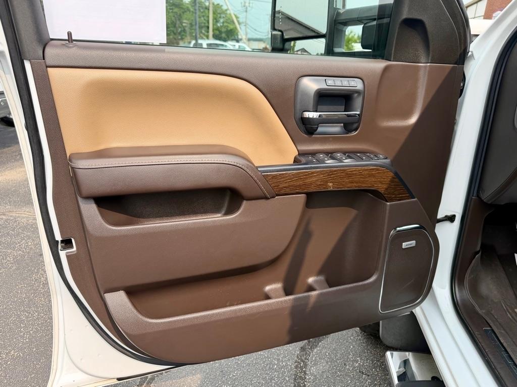 GMC Sierra 2500HD Denali Crew Cab 4WD 2017