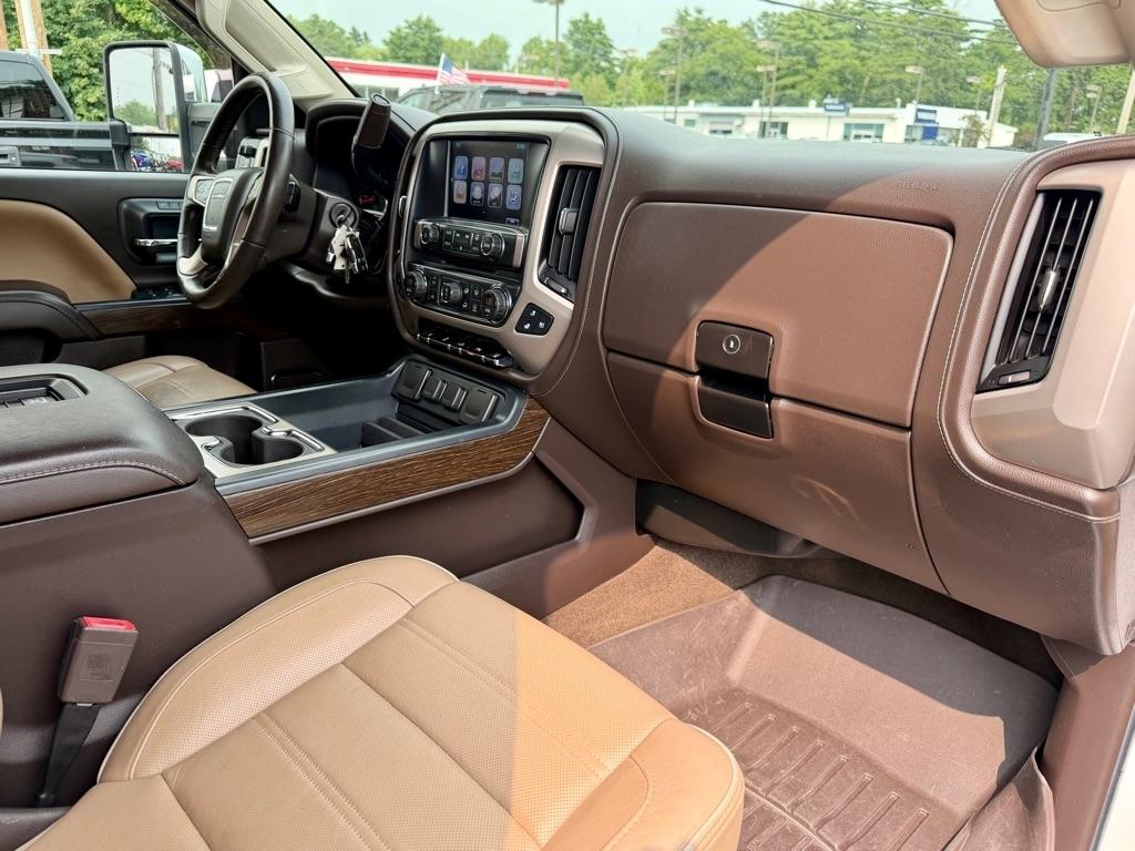 GMC Sierra 2500HD Denali Crew Cab 4WD 2017