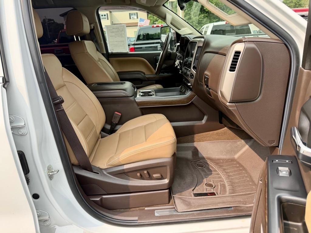 GMC Sierra 2500HD Denali Crew Cab 4WD 2017