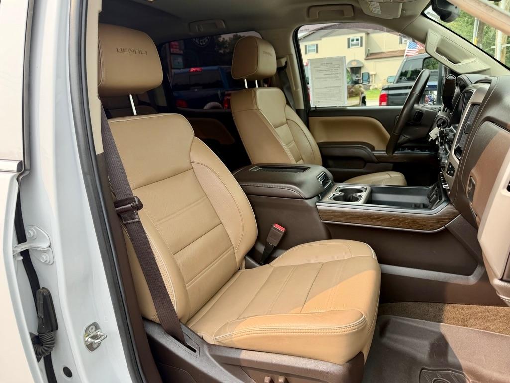 GMC Sierra 2500HD Denali Crew Cab 4WD 2017