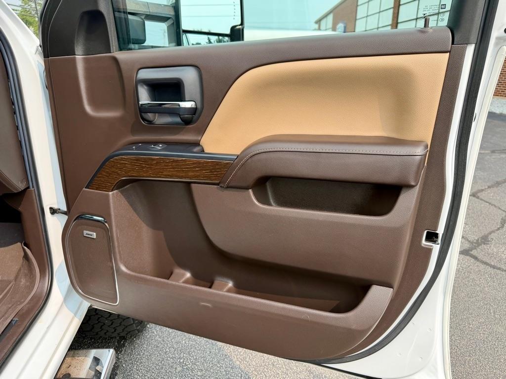 GMC Sierra 2500HD Denali Crew Cab 4WD 2017