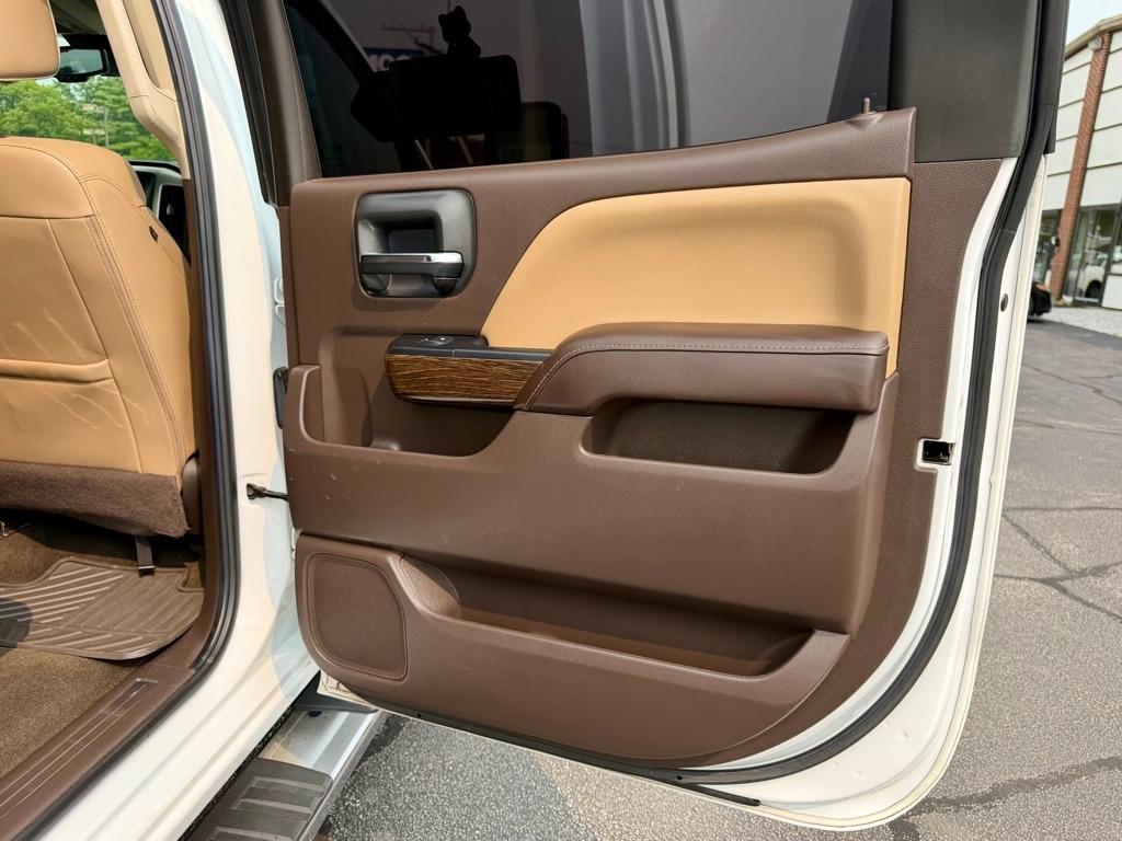 GMC Sierra 2500HD Denali Crew Cab 4WD 2017