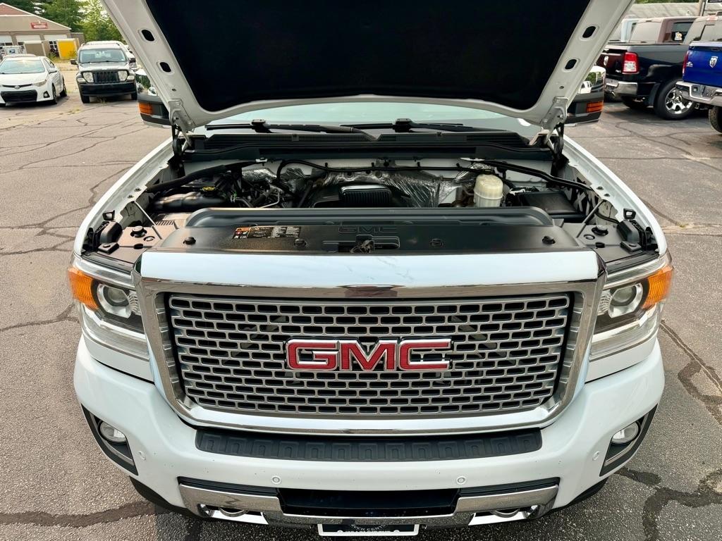 GMC Sierra 2500HD Denali Crew Cab 4WD 2017