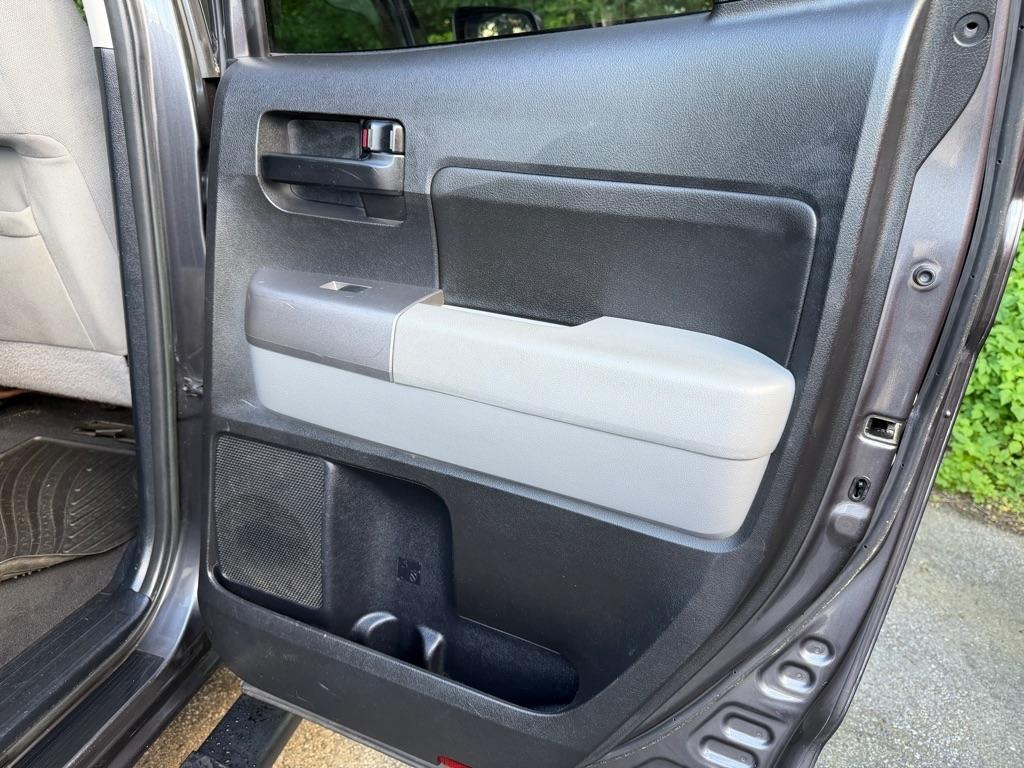 Toyota Tundra Tundra-Grade Double Cab 4.6L 4WD 2012