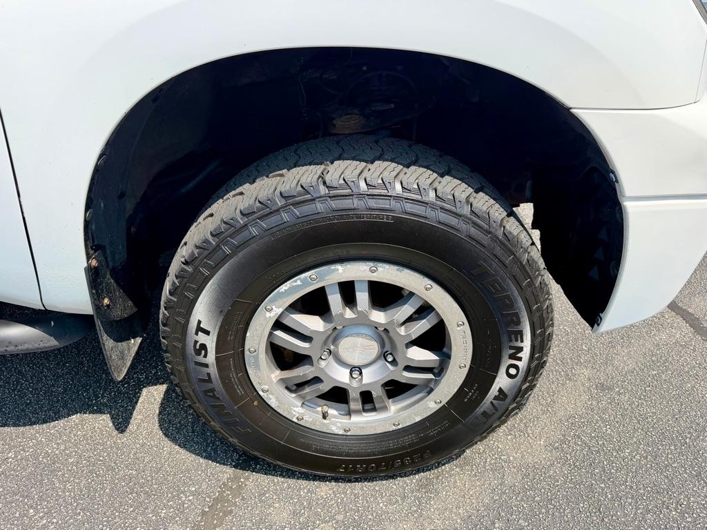 Toyota Tundra Tundra-Grade 5.7L Double Cab 4WD 2013