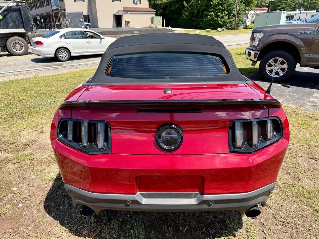 Ford Mustang GT convertible 2012