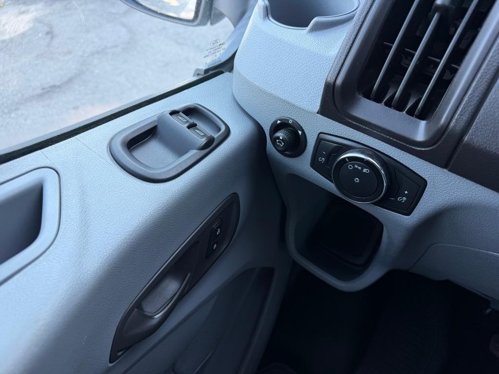 Ford Transit 250 Van Med. Roof w/Sliding Pass. 148-in. WB 2018