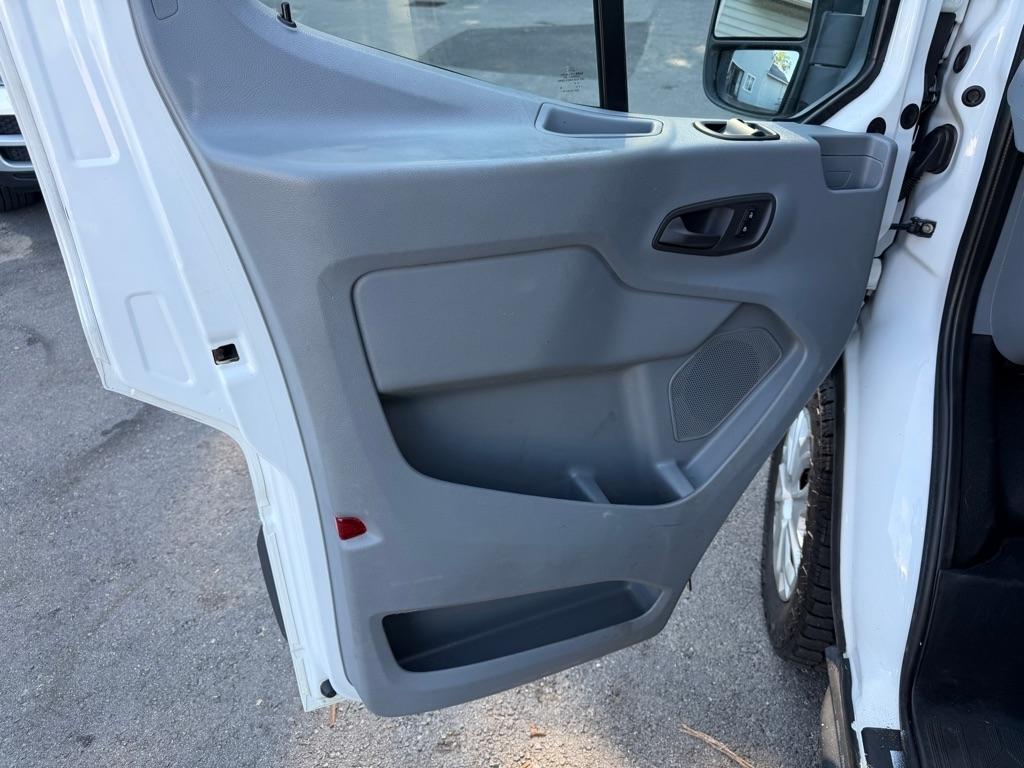 Ford Transit 250 Van Med. Roof w/Sliding Pass. 148-in. WB 2018