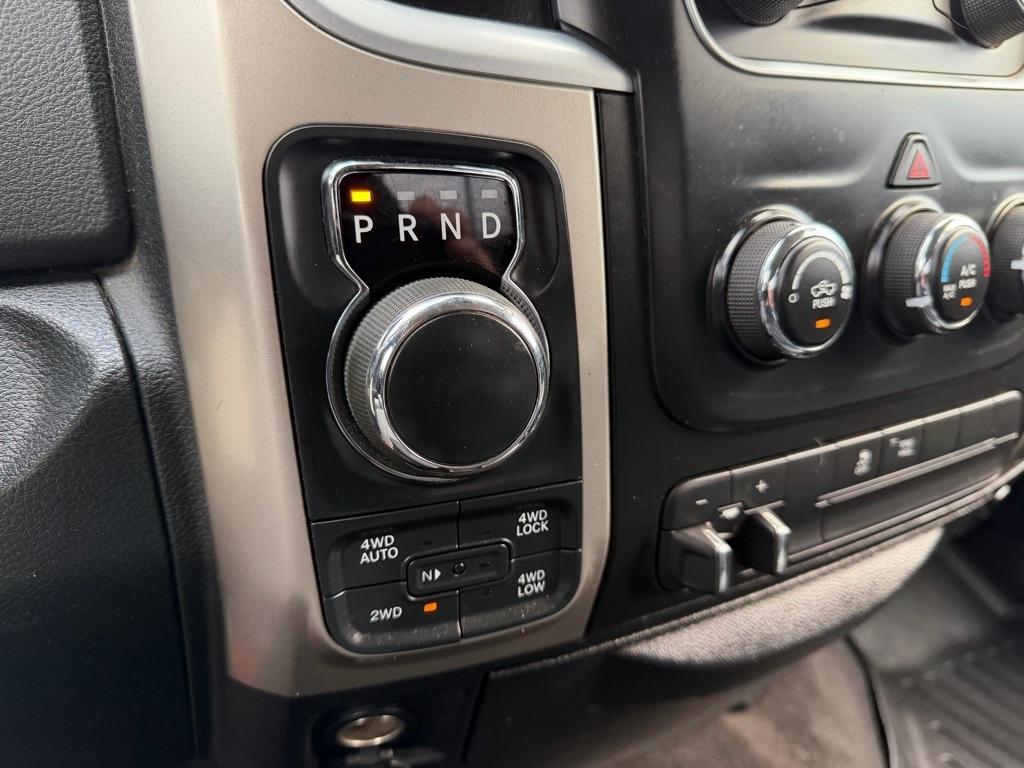RAM 1500 SLT Crew Cab LWB 4WD 2015