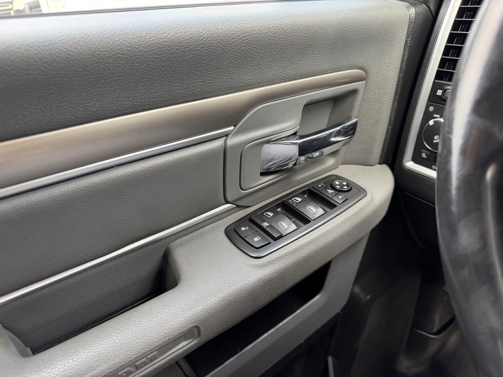RAM 1500 SLT Crew Cab LWB 4WD 2015