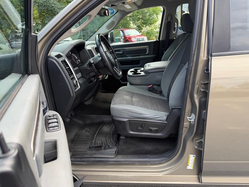 RAM 1500 SLT Crew Cab LWB 4WD 2015