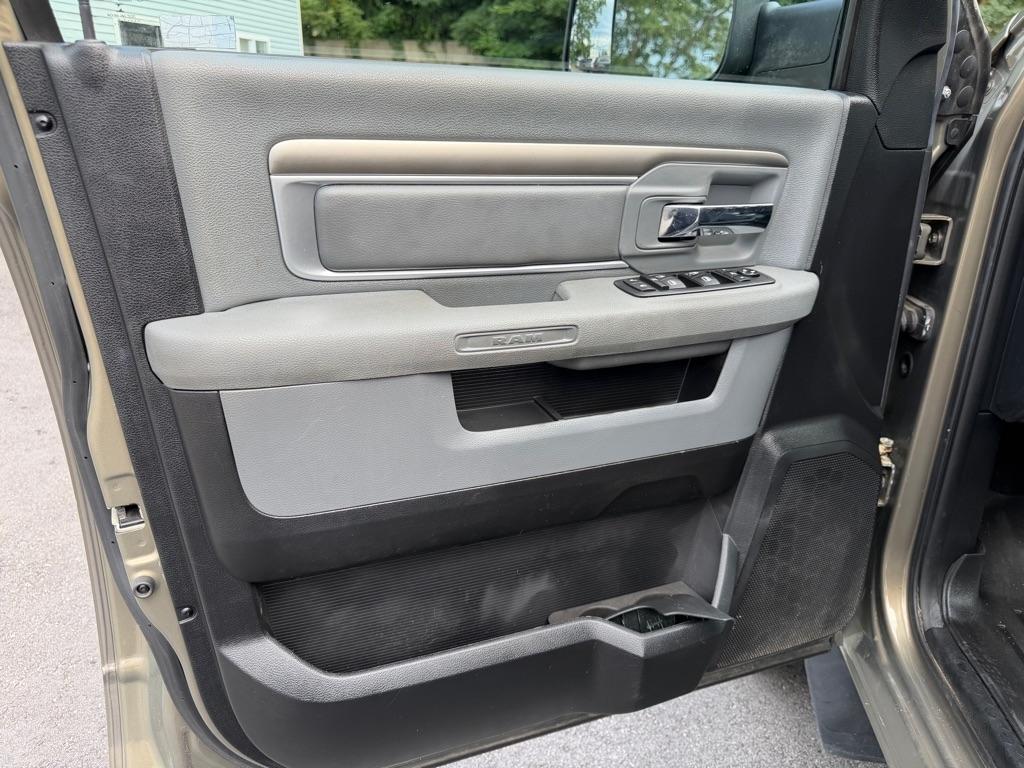 RAM 1500 SLT Crew Cab LWB 4WD 2015