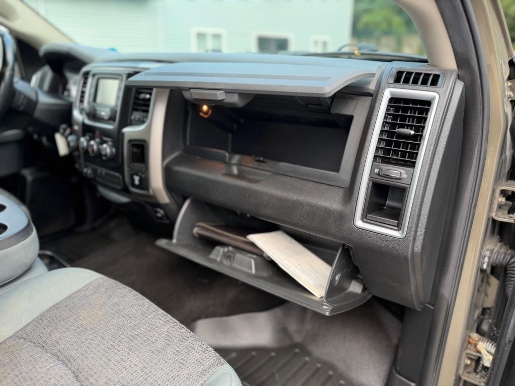 RAM 1500 SLT Crew Cab LWB 4WD 2015