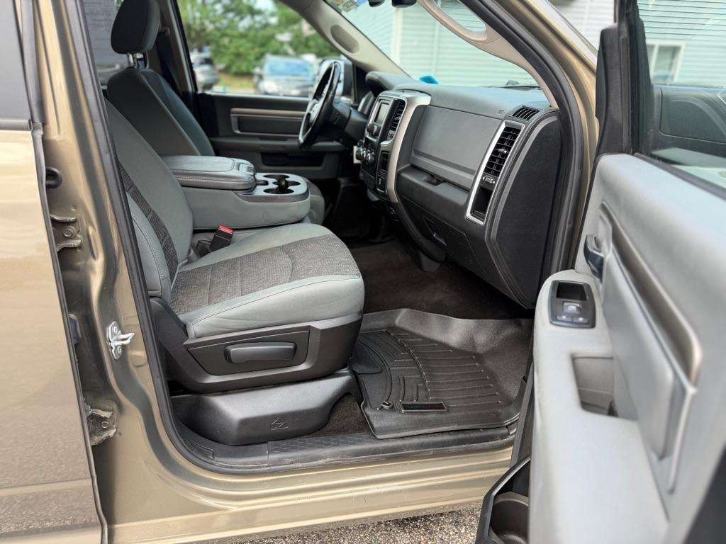 RAM 1500 SLT Crew Cab LWB 4WD 2015